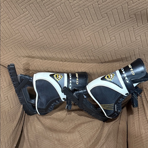 Men's Black and White Ice Skates - Picture 5 of 5